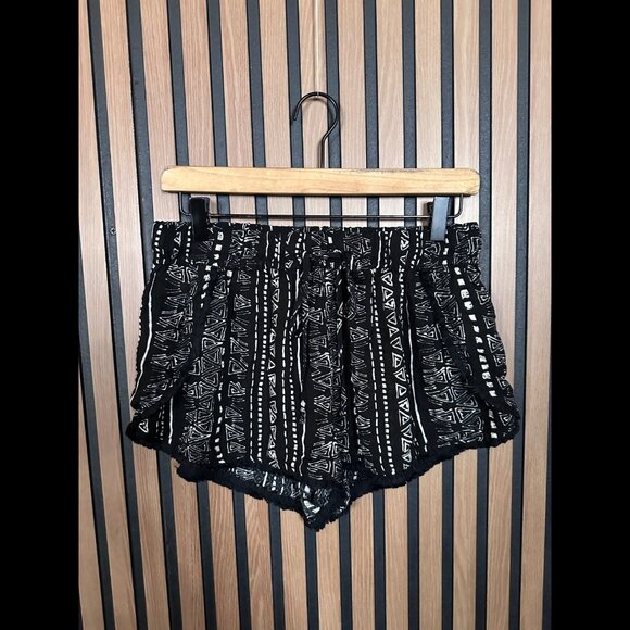 Ecote Shorts Medium Womens Black White Geometric Yarn Hem Aztec Boho - Picture 1 of 7